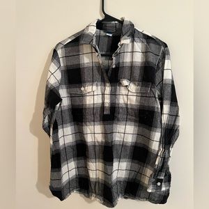 Old navy black and white plaid maternity shirt